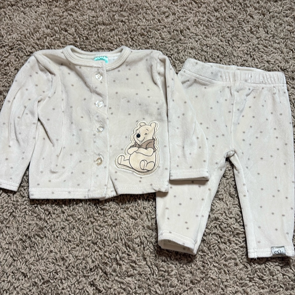 Winnie The Pooh Matching Set, Size 6/9 Months By Disney